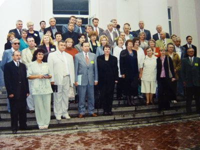 Учасники міжнародної конференції з мікробіології (ВДМУ, 2002)
